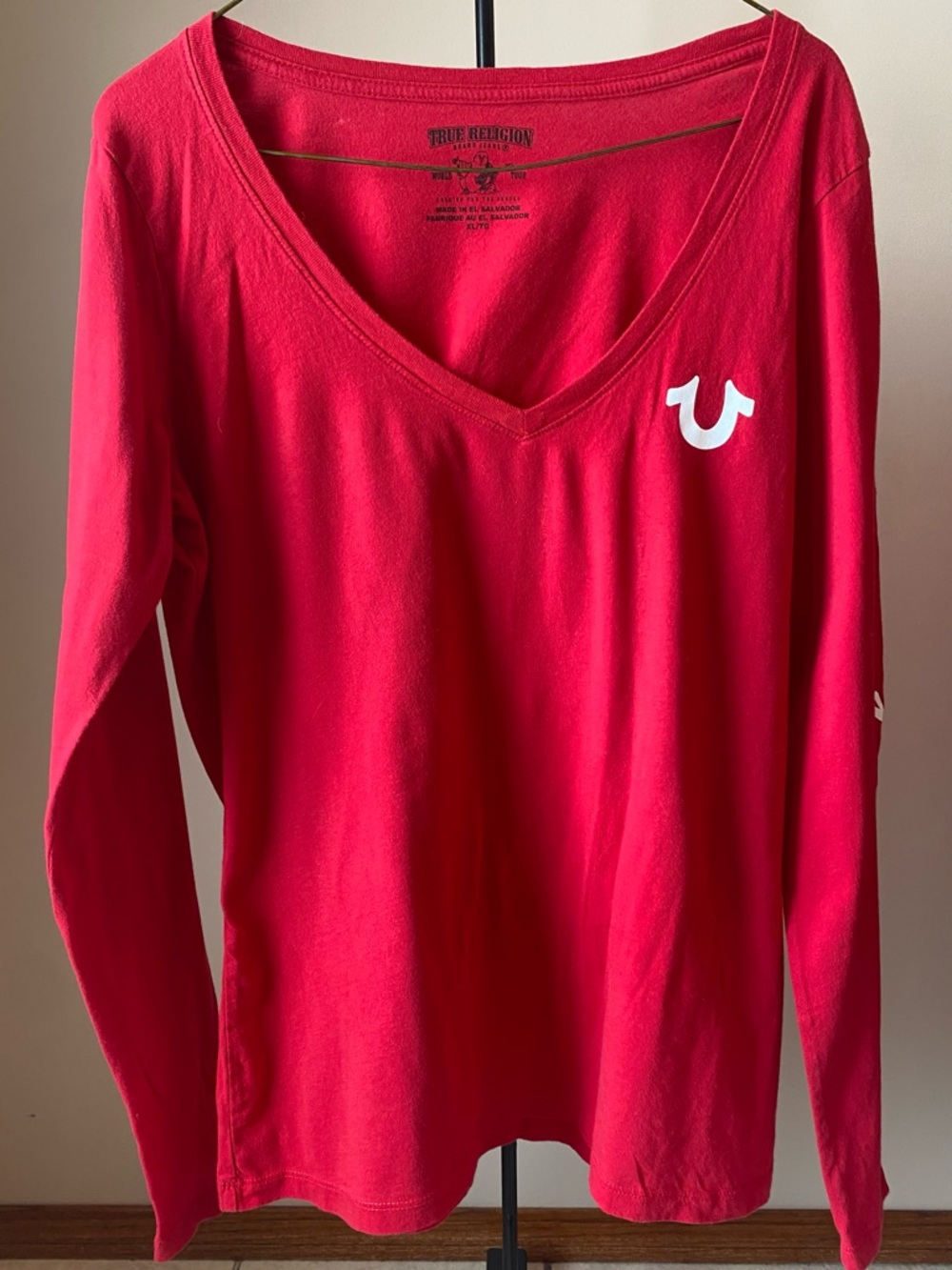 True Religion Women's Long Sleeve V Neck Red Shirt Size XL Arm & Front Logo